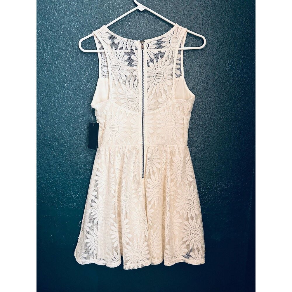 New WANT AND NEED Sz M Ivory Lace Daisies Graduation Easter Soft Girly Coquette - Picture 6 of 7